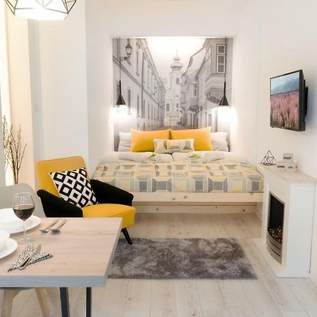 Luxury Studio 24 Gyor Luaran gambar