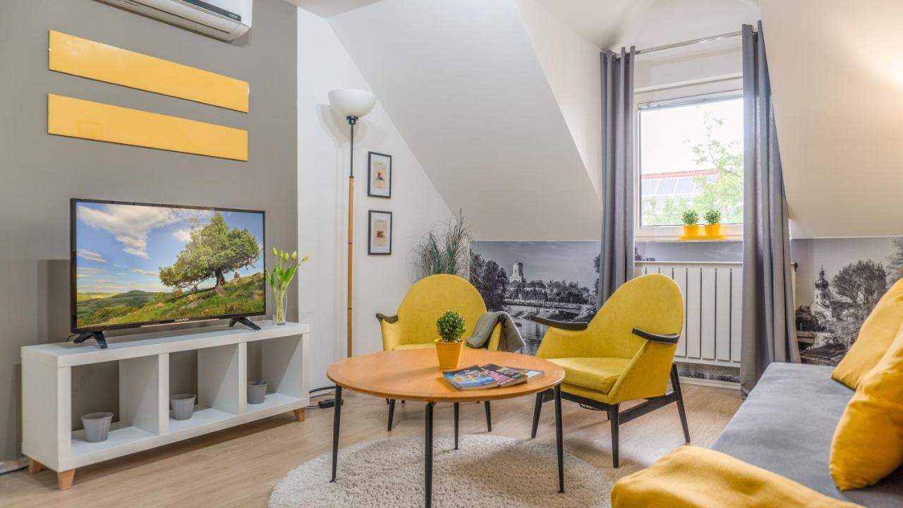 Luxury Studio 24 Gyor Luaran gambar