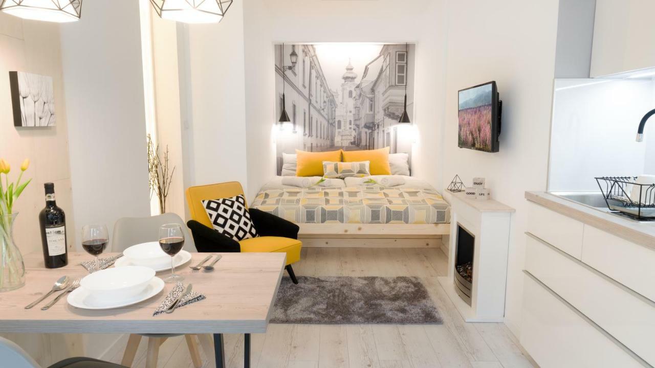 Luxury Studio 24 Gyor Luaran gambar